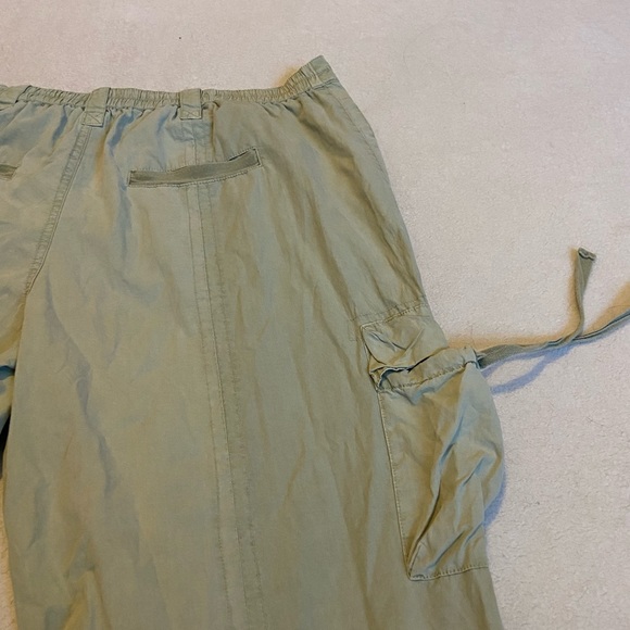 Anthropologie crop cargo pants in light green - Picture 6 of 10